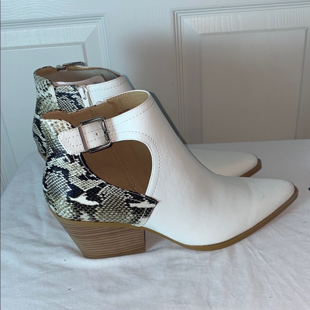 Seven Dials White and Snake Print Queensbury Ankle  Boots Side Zip and Size 11M